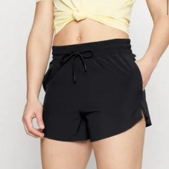 Athleta Pants - Athleta Black Crossroads High Rise Featherweight Athletic Shorts Women’s Size XS